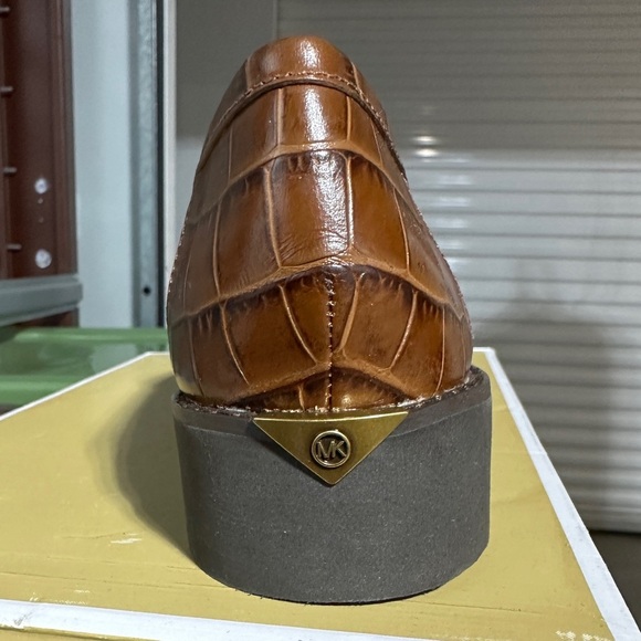 Michael Kors | Alberta Crocodile-Embossed Leather Kiltie Loafer - Picture 5 of 6